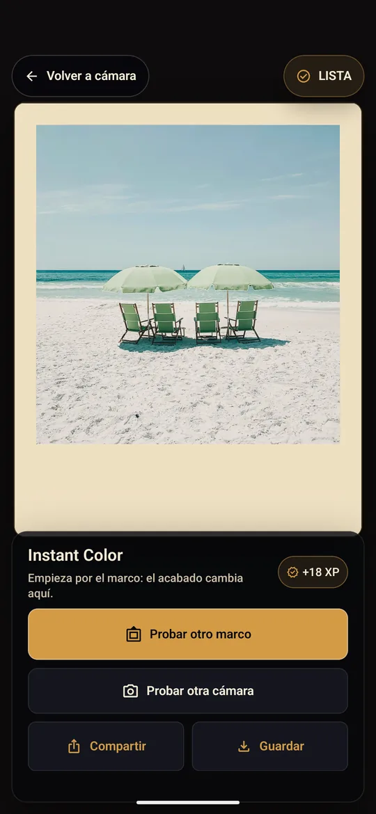 Una foto de playa terminada con Instant Color en un marco instantáneo cálido, lista para compartir